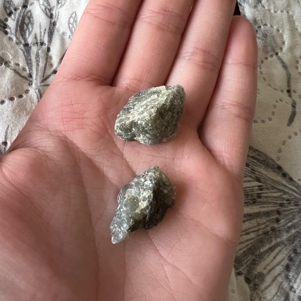 Labradorite - Picture 2 of 4